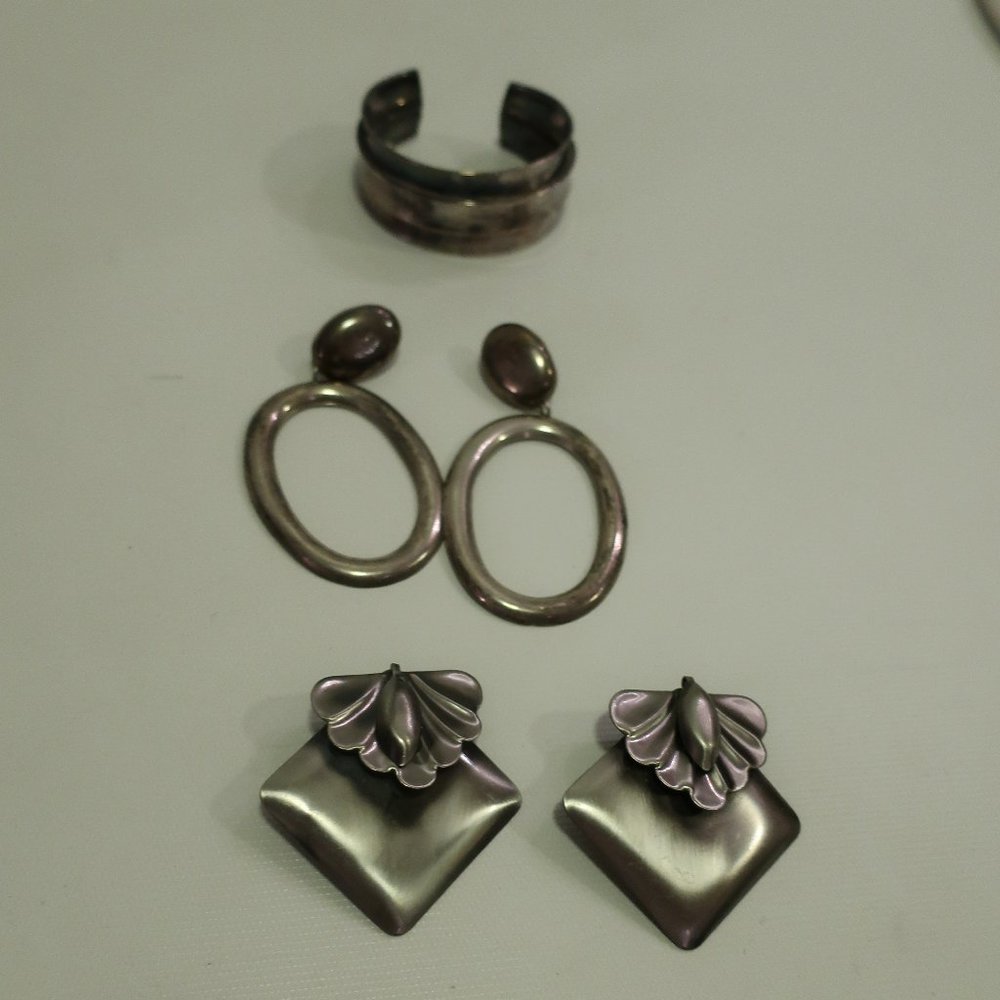 SHAG 3PC COSTUME JEWLERY SILVER BRACELET/2 EARRING